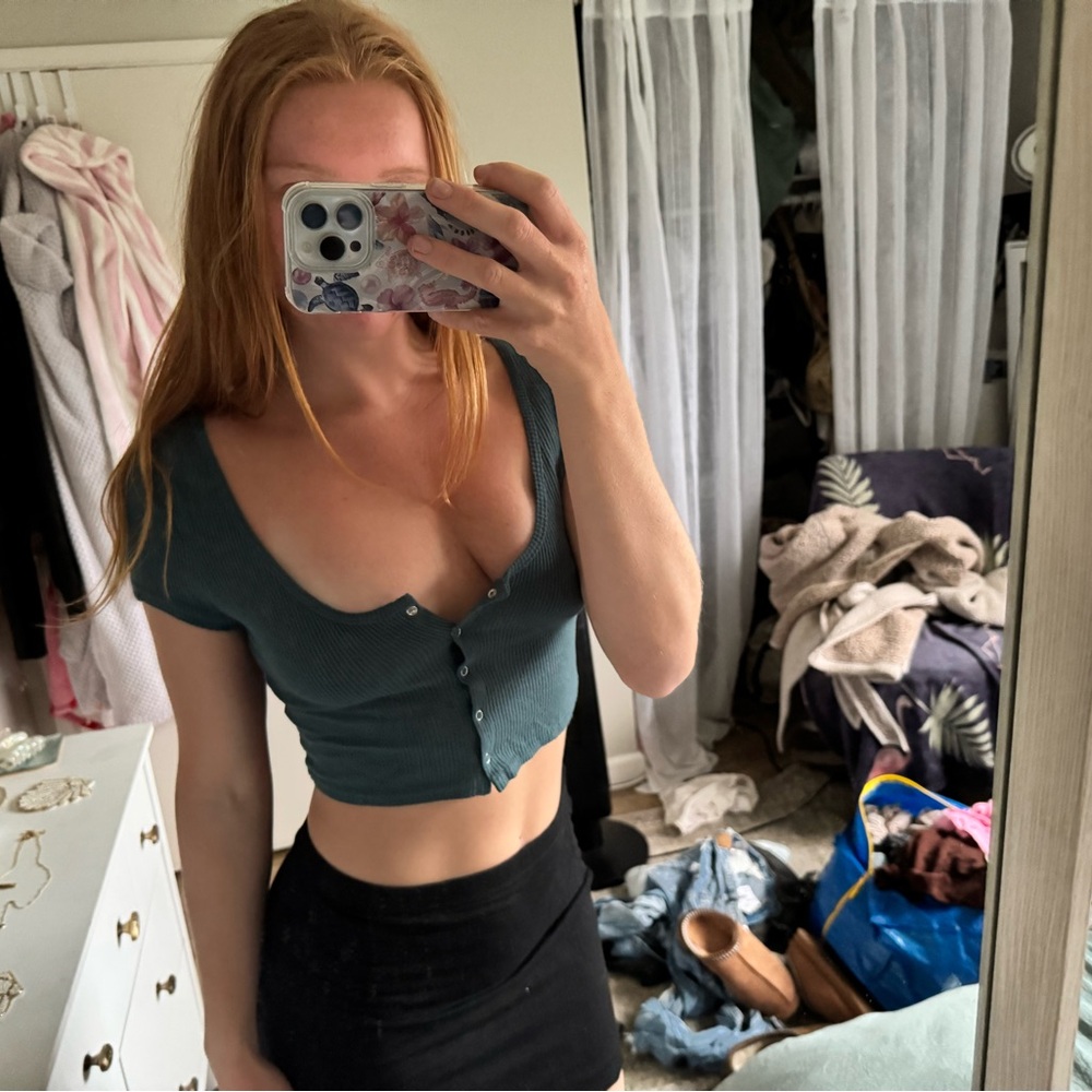 PacSun Green Buttoned Cap Sleeve Crop Top